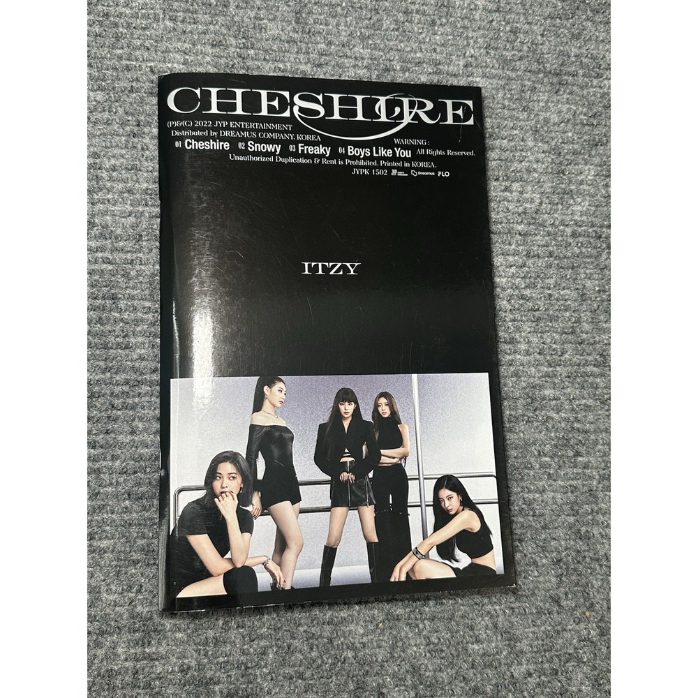 ITZY - CHESHIRE (Target‎ Exclusive, CD) K-Pop BOOK W/DISC